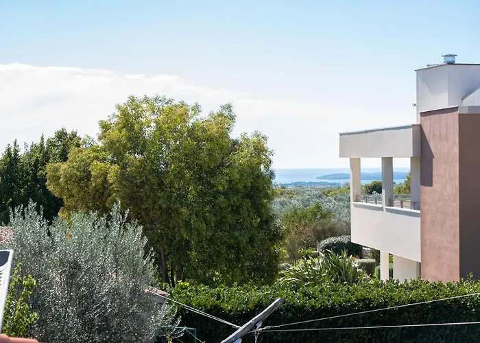 Apartament The Garden App 1 *